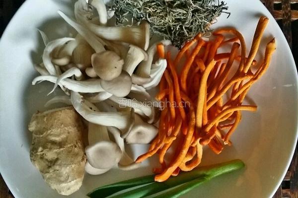虫草菇乳鸽的做法图解1