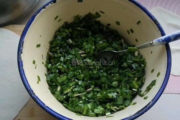韭菜鸡蛋饼的做法图解4