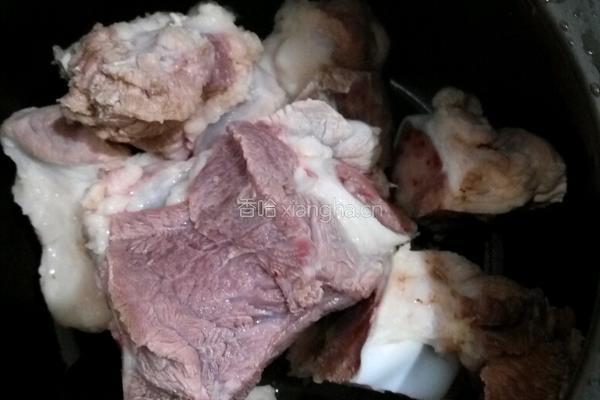 大骨煲茶树菇的做法图解1