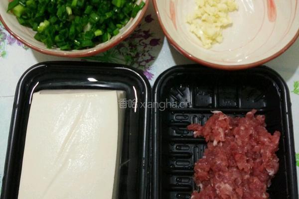 瘦肉焖豆腐的做法图解2
