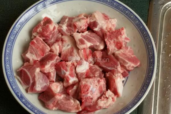 黄花菜蒸排骨的做法图解2