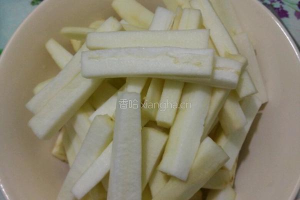 红烧茄子拌鹅肠粉的做法图解3