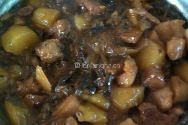 东北蘑菇猪肉炖粉条的做法图解4