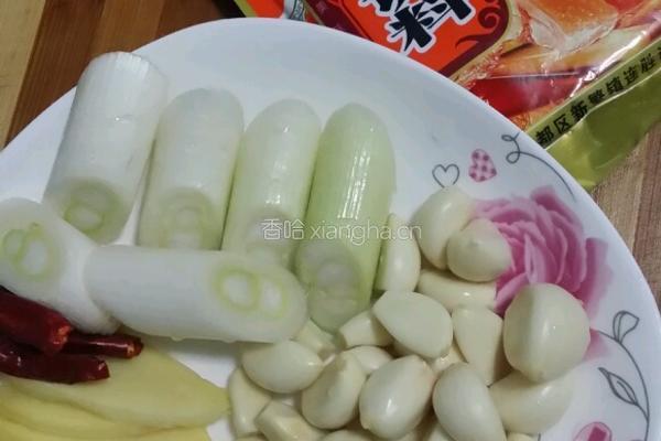 笋干红烧牛肉的做法图解1