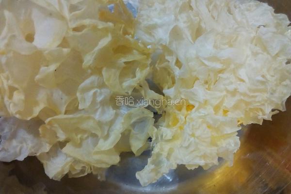 银耳紫薯汤的做法图解1