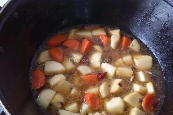 土豆胡萝卜烧肉的做法图解4