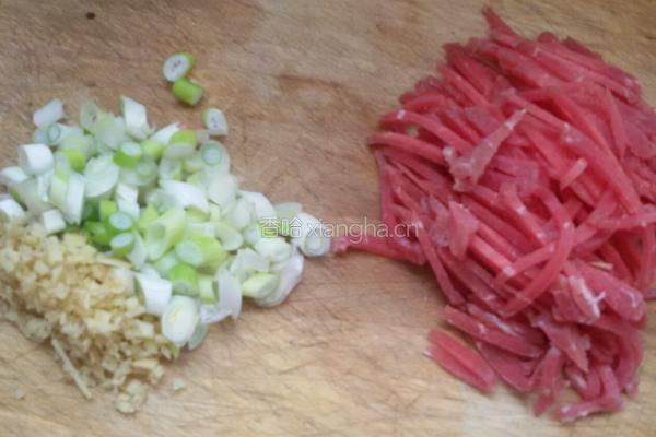 肉丝尖椒块的做法图解2