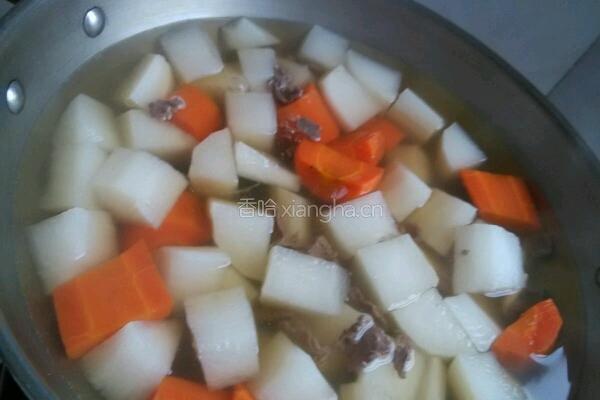 萝卜牛肉汤的做法图解2