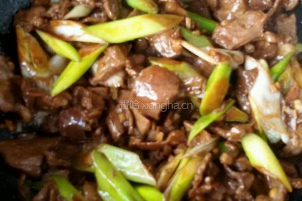 大葱爆羊肉。的做法图解3