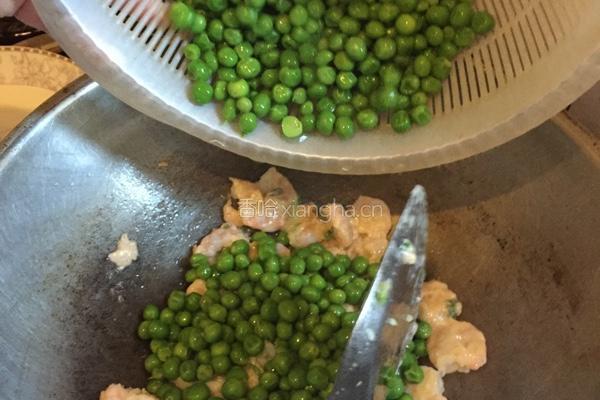豌豆清炒虾仁的做法图解5