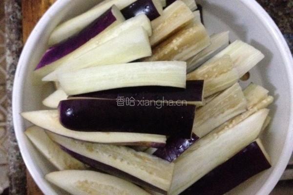 咸鱼茄子煲的做法图解2