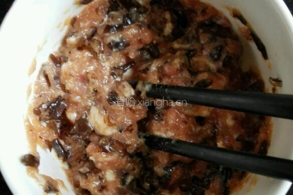 木耳瘦肉酿豆腐的做法图解3