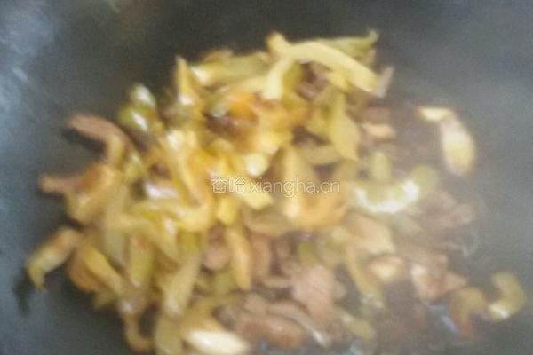 榨菜丝炒米饭，的做法图解3