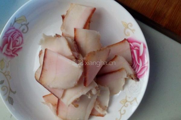 川味腊肉土豆片的做法图解1