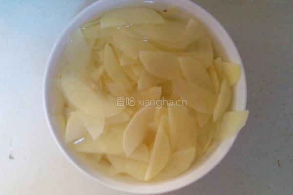 川味腊肉土豆片的做法图解2