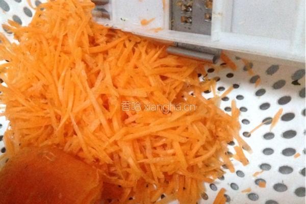 胡萝卜鸡蛋饼的做法图解2