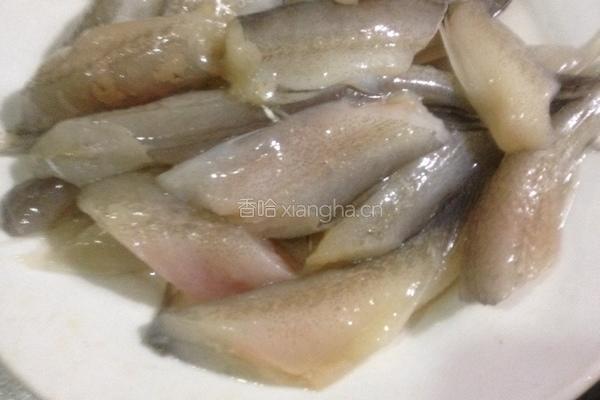 椒盐龙头鱼的做法图解1