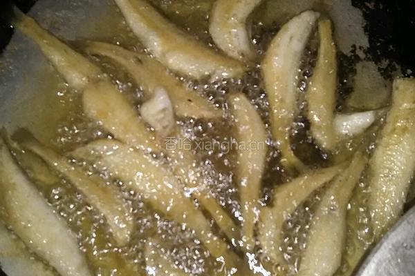 炸沙尖鱼的做法图解5