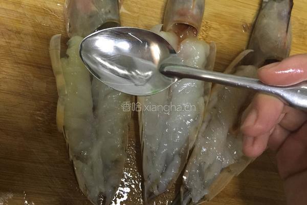 芝士烤大虾的做法图解3