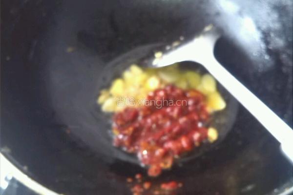 豆瓣酱爆鱿鱼的做法图解7