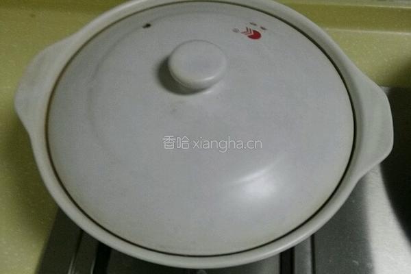 黄芪当归香菇炖鸡的做法图解4