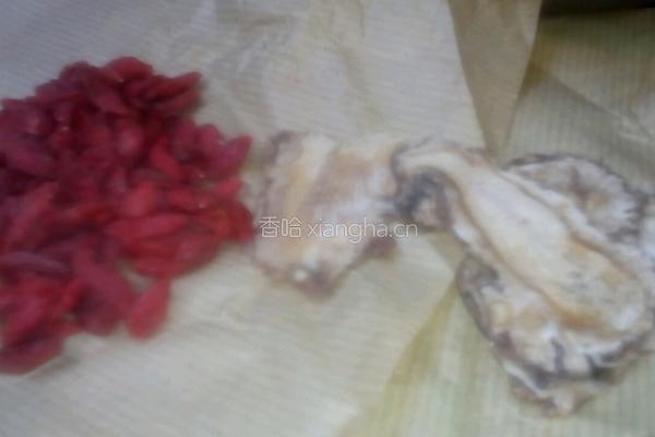 当归枸杞鸽子汤的做法图解2
