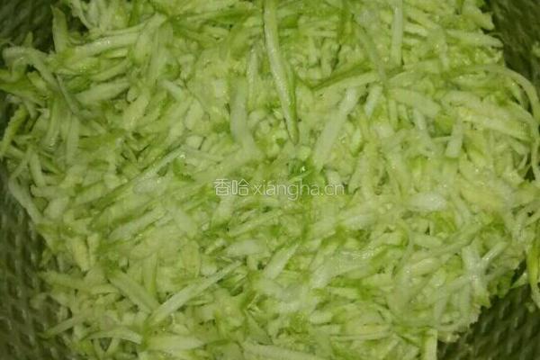 西葫芦煎饼的做法图解2