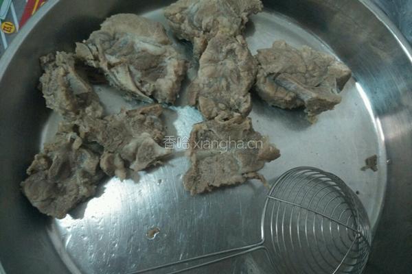 幼笋金针菇糖醋排骨的做法图解4