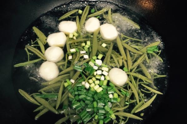 爆汁鱼丸莼菜汤的做法图解4