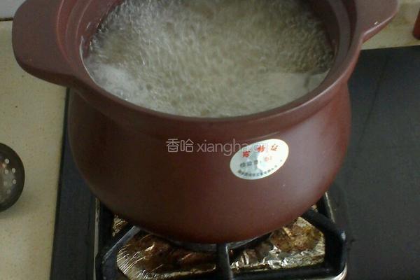冰糖银耳炖雪梨的做法图解6