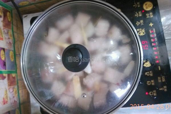 五花肉煲补药的做法图解4