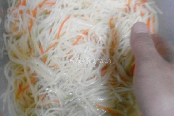 酸甜土豆丝的做法图解2