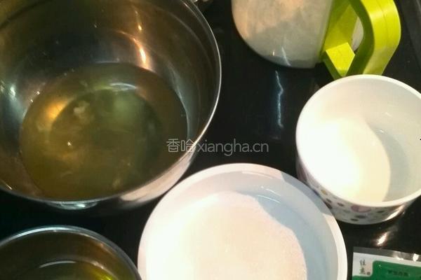 红丝绒草莓慕斯蛋糕的做法图解1