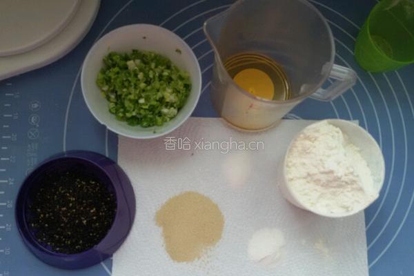 葱香苏打饼干。的做法图解1