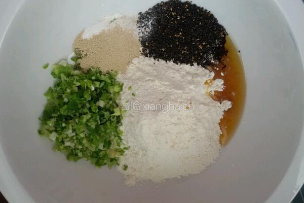 葱香苏打饼干。的做法图解2