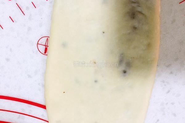 豆沙面包的做法图解3