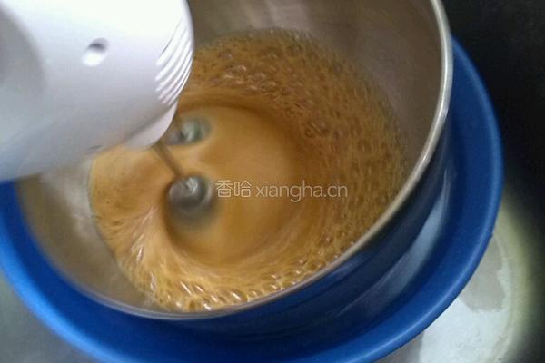 红糖枣泥核桃蜂蜜纸杯蛋糕的做法图解2