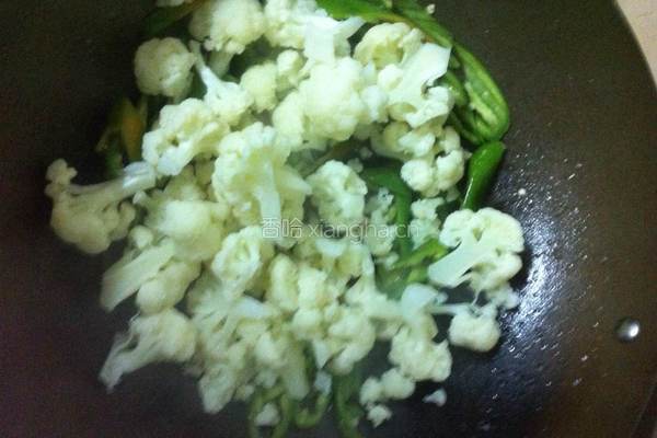 菜花炒肉的做法图解5