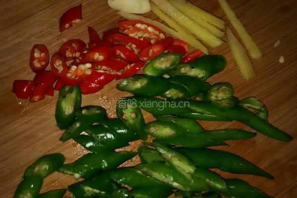 尖椒炒牛肉的做法图解2