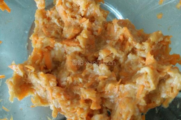 红萝卜木耳酸甜猪肉丸子的做法图解3