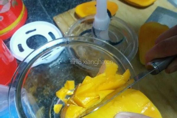 芒果酸奶雪糕的做法图解1