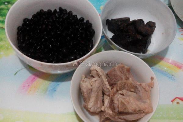 生地熟地黑豆汤的做法图解3