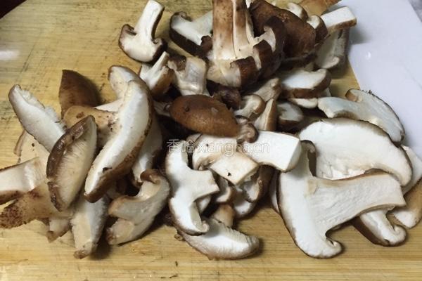 营养菠菜瑶柱瘦肉粥的做法图解3