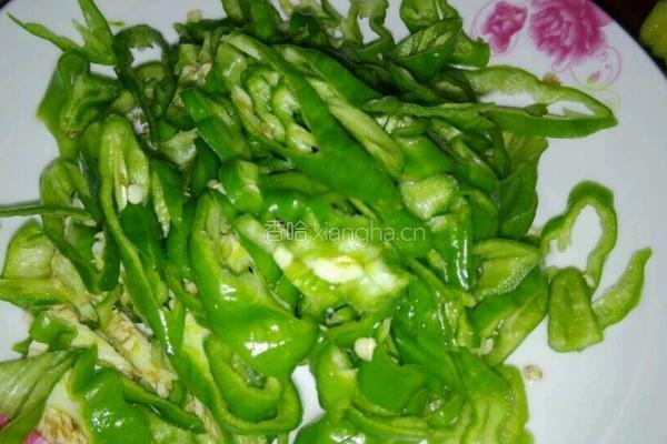 青椒炒鸡蛋的做法图解2