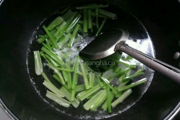 芹菜拌花生米的做法图解4