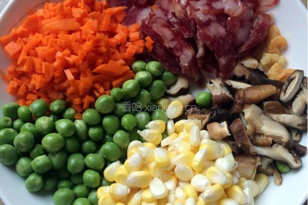 腊肠焖饭（电饭锅版）的做法图解2