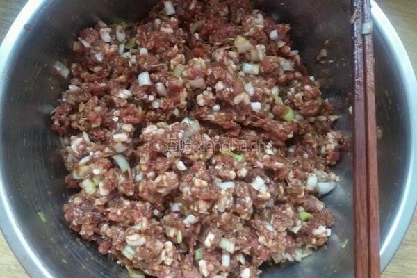 羊肉胡萝卜饺子。的做法图解3