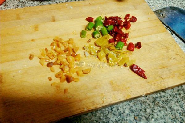 水煮牛肉火锅的做法图解1