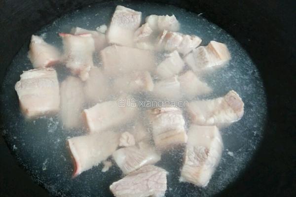 五花肉炆土豆的做法图解1