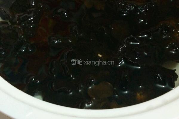 凉拌木耳（酸辣型）的做法图解1